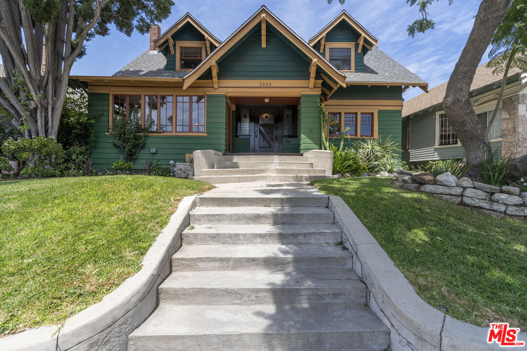 Property Photo: 2093 W 28th St CA 90018