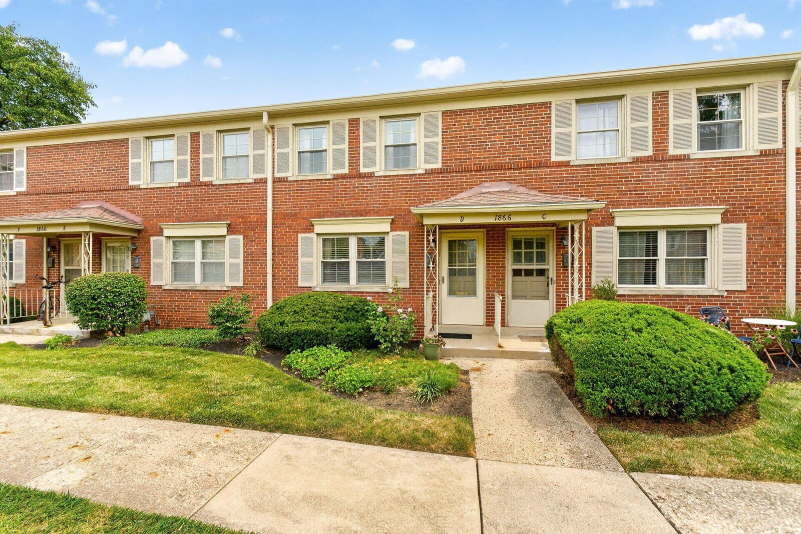 Property Photo:  1866 Northwest Boulevard  OH 43212 
