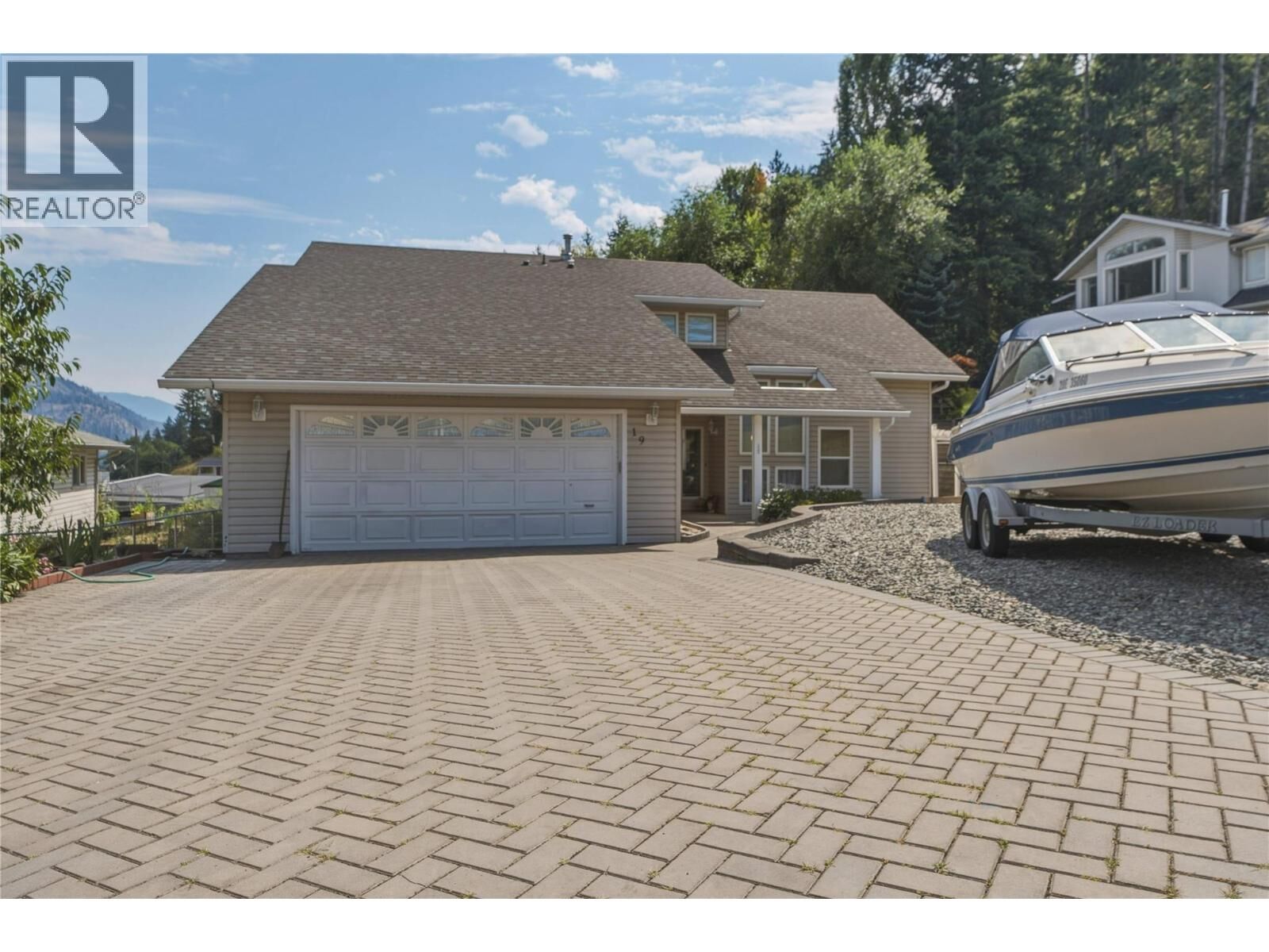 Photo de la propriété:  19 Preston Crescent  BC V4Y 4C5 
