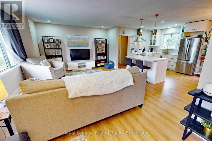 Property Photo:  8 Dougall Street  ON N4S 7V6 