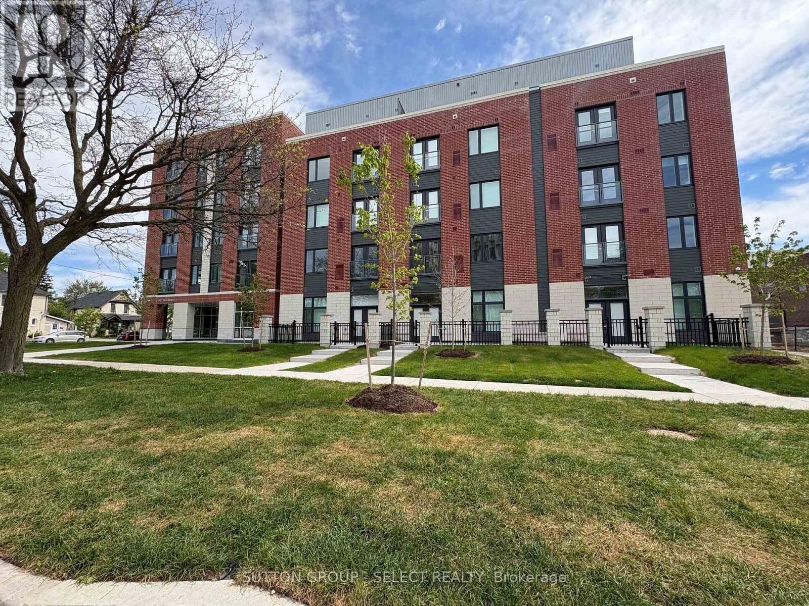 Property Photo:  351 Hill Street 519  ON N6B 2M2 