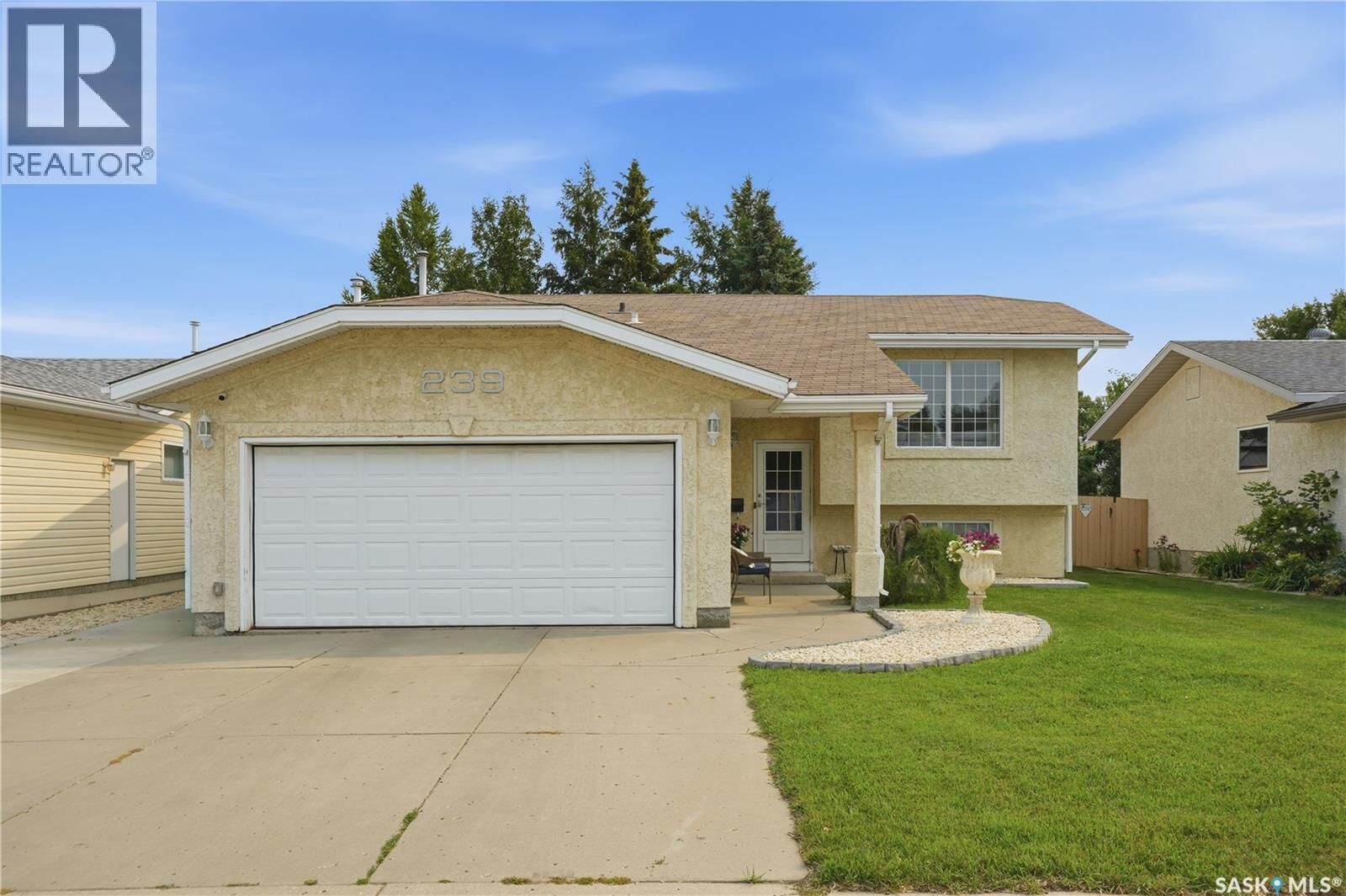 Property Photo: 239 Manning Crescent SK S7L 6J3