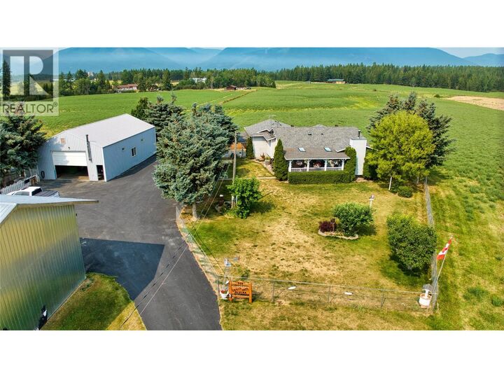 Property Photo: 915 Hushcroft Rd Street BC V0B 1G2