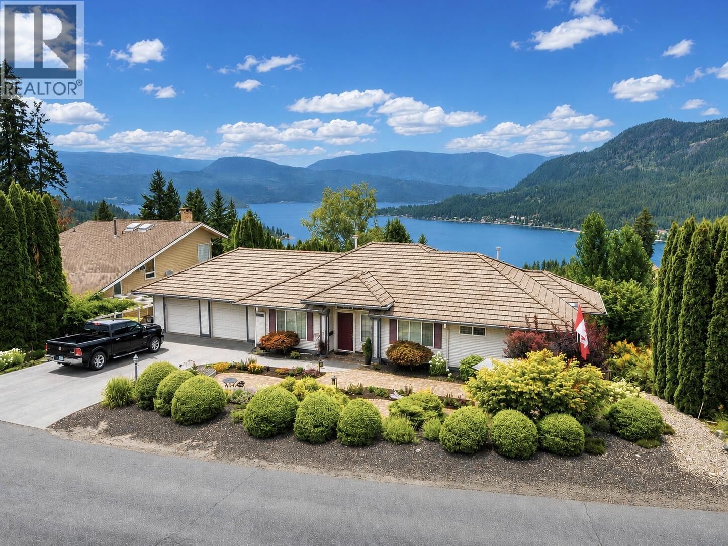 Property Photo: 2595 Golf Course Drive BC V0E 1H2