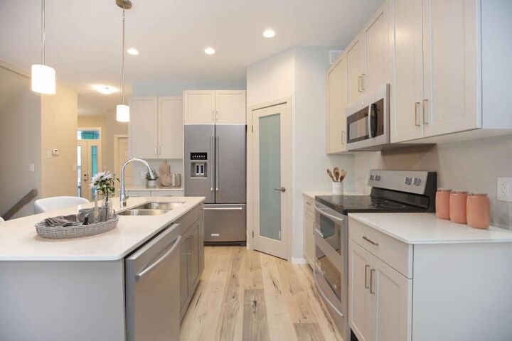 Property Photo: 108 Kite Bay MB R2P 0H3