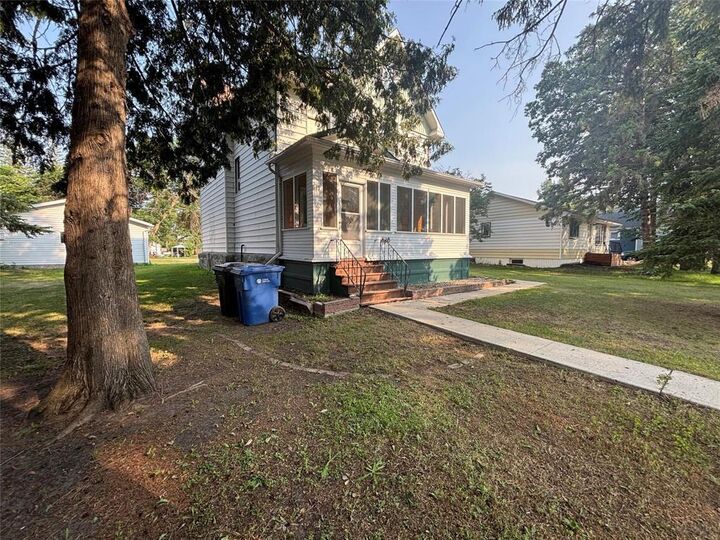 Property Photo:  428 Laurier Avenue  MB R0K 1G0 