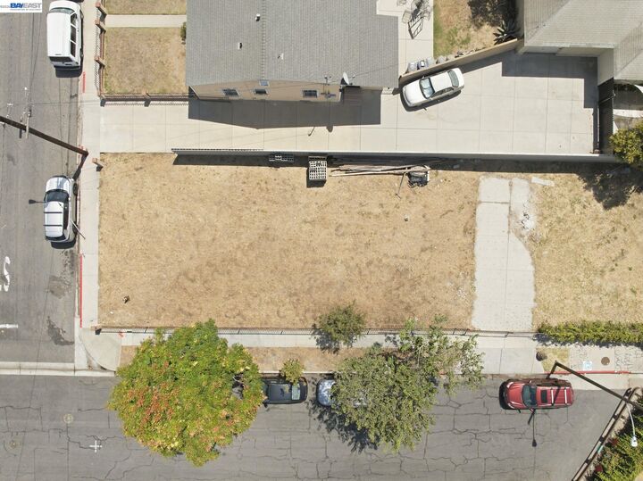 Property Photo: 1100 E 23rd St CA 90755