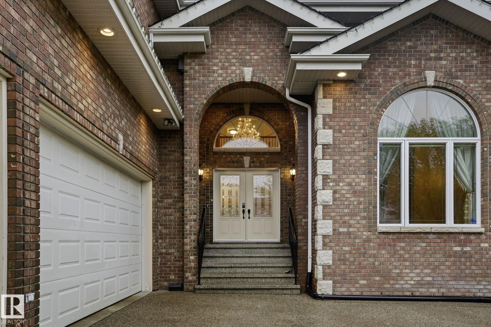 Property Photo: 926 Hollingsworth Bend NW AB T6R 3L3
