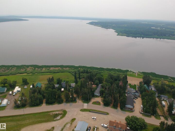 Property Photo:  61 Lakeshore Drive  AB T0E 1V0 