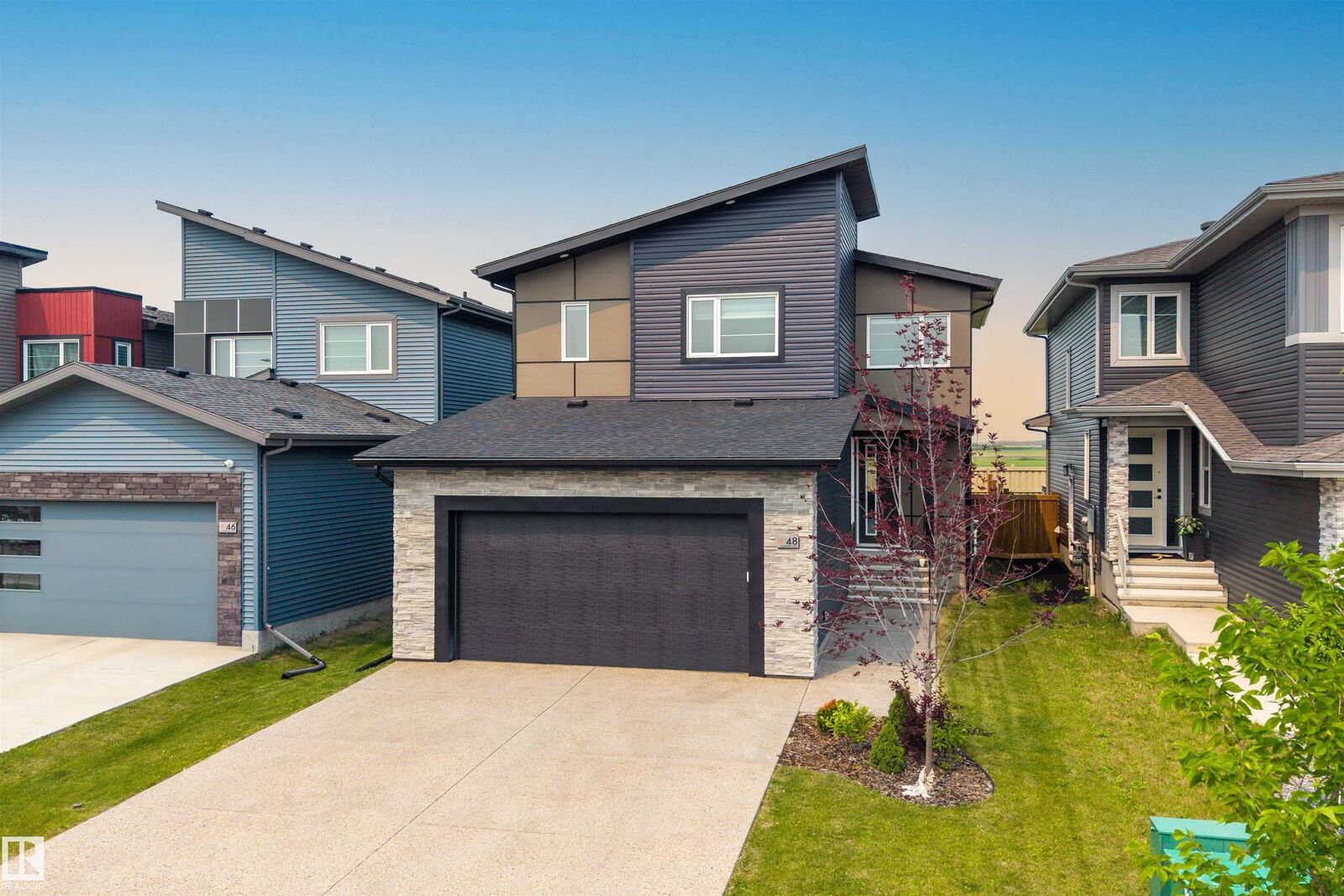 Property Photo: 48 Edgefield Way AB T8N 8A1