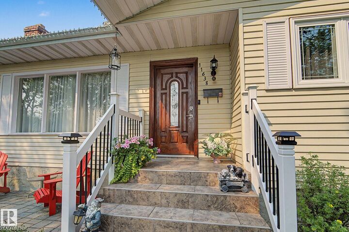 Property Photo:  11638 123 Street NW  AB T5M 0G6 