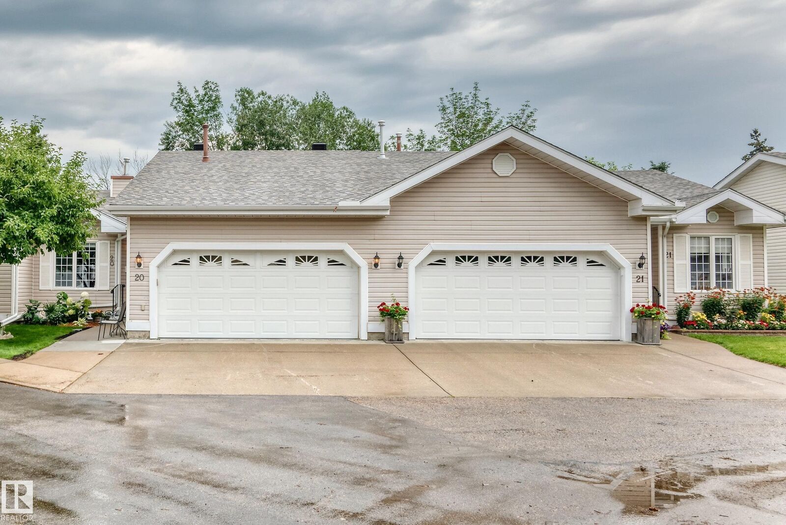 Property Photo:  9704 165 Street NW 20  AB T5P 4W4 