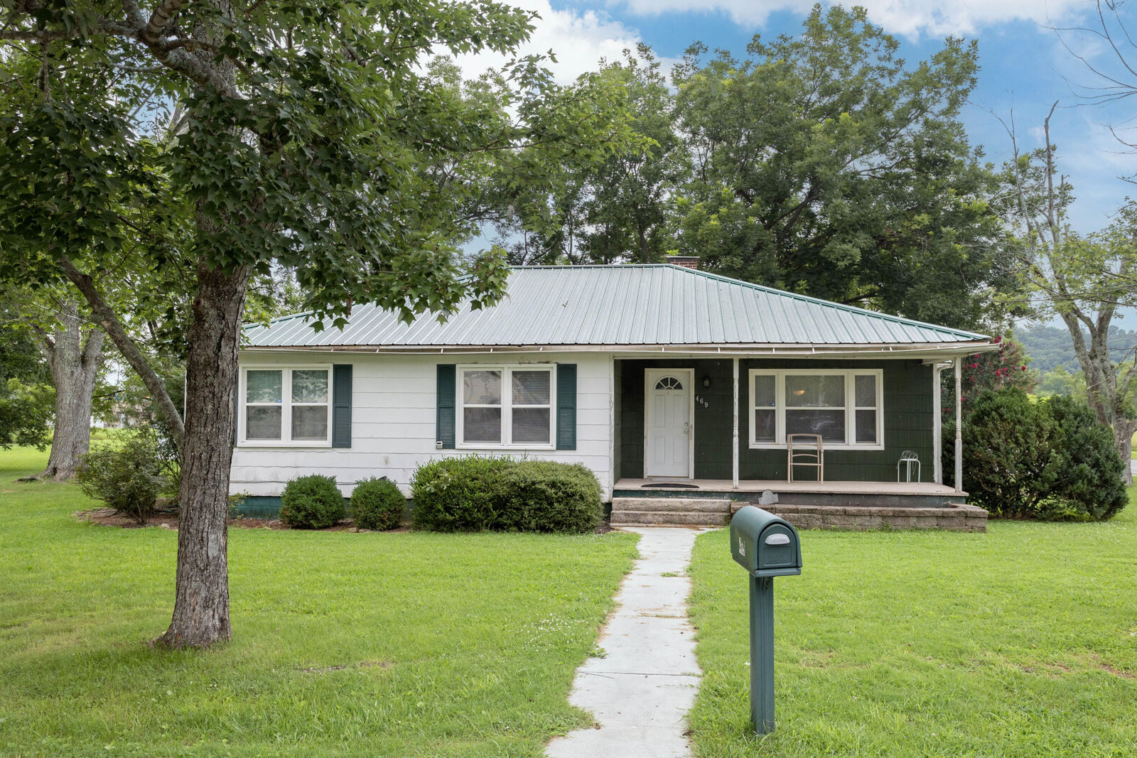 Property Photo: 469 Cash Street TN 37381