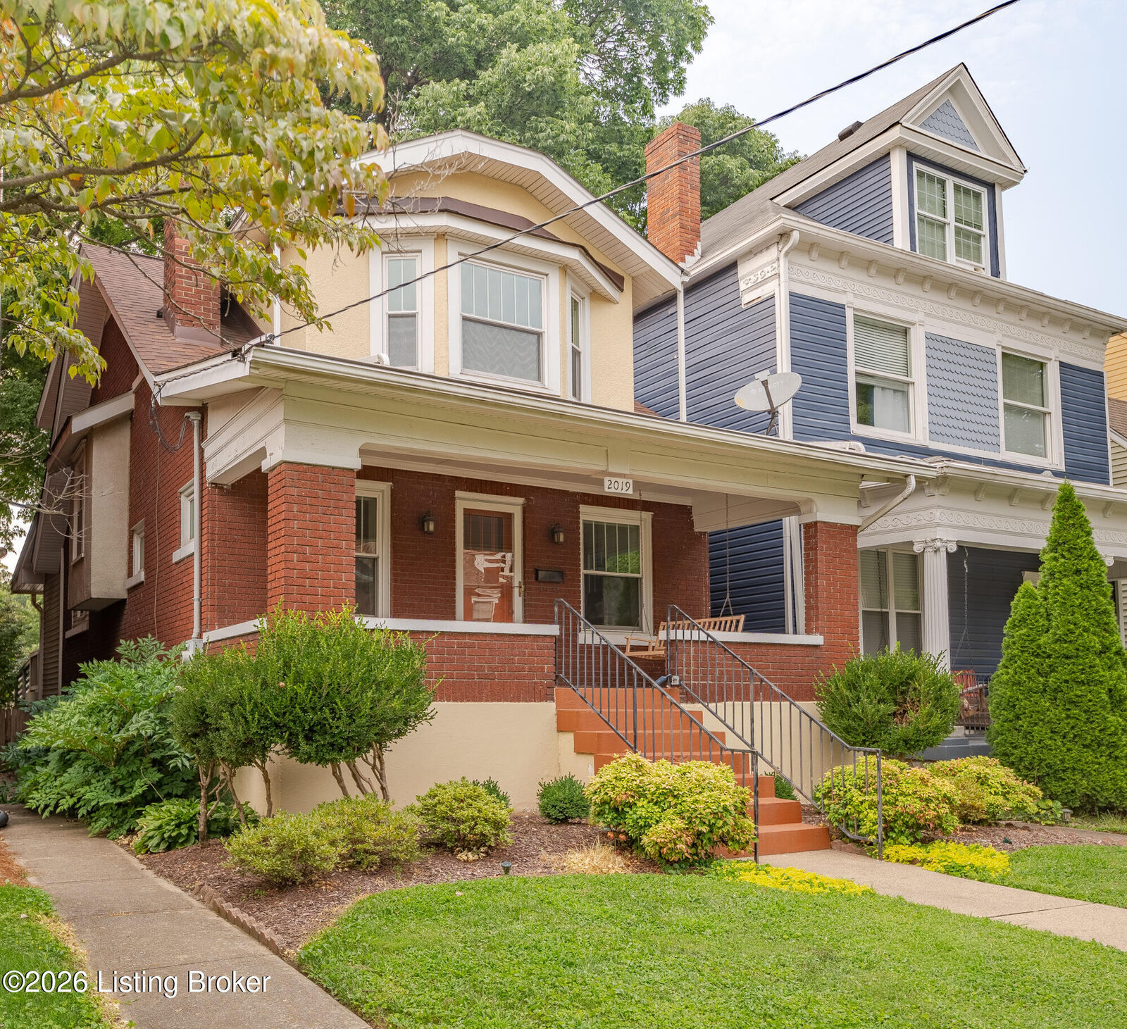 Property Photo:  2019 Bonnycastle Ave  KY 40205 