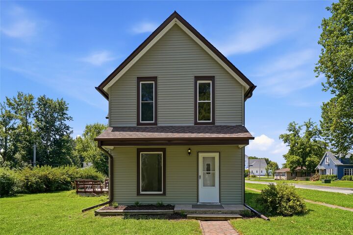 Property Photo:  119 Sycamore Street  IA 50046 