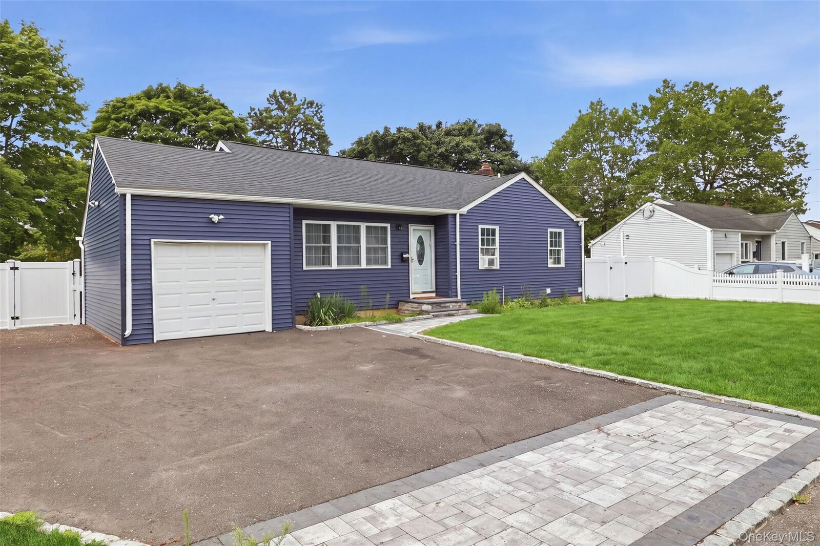 Property Photo:  308 Hancock Street  NY 11717 