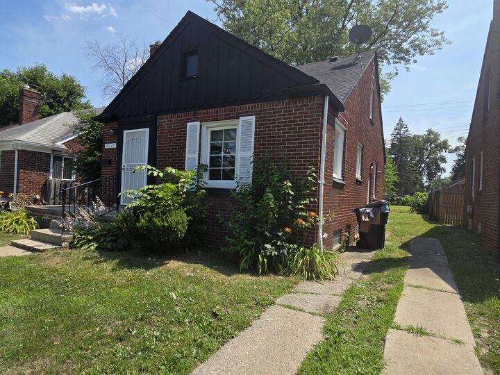Property Photo:  18627 Curtis Street  MI 48219 