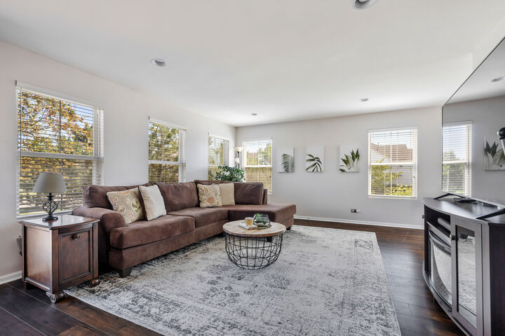Property Photo: 668 Acadia Circle IL 60014