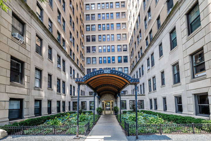 Property Photo: 3520 N Lake Shore Drive 3K IL 60657