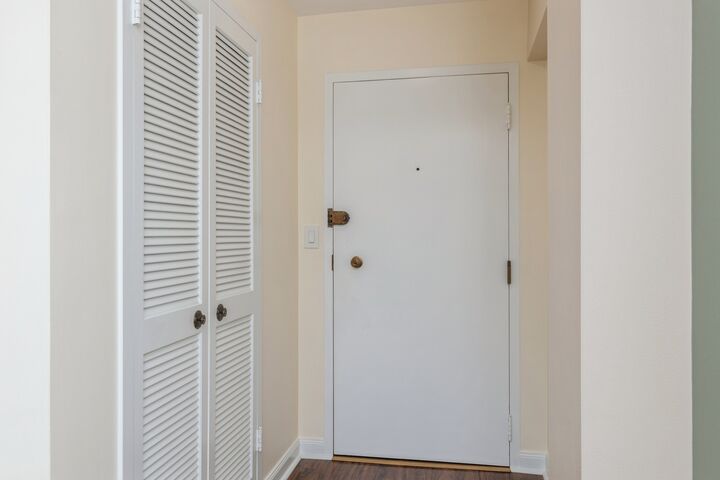 Property Photo:  1101 Grove Street 6B  IL 60201 