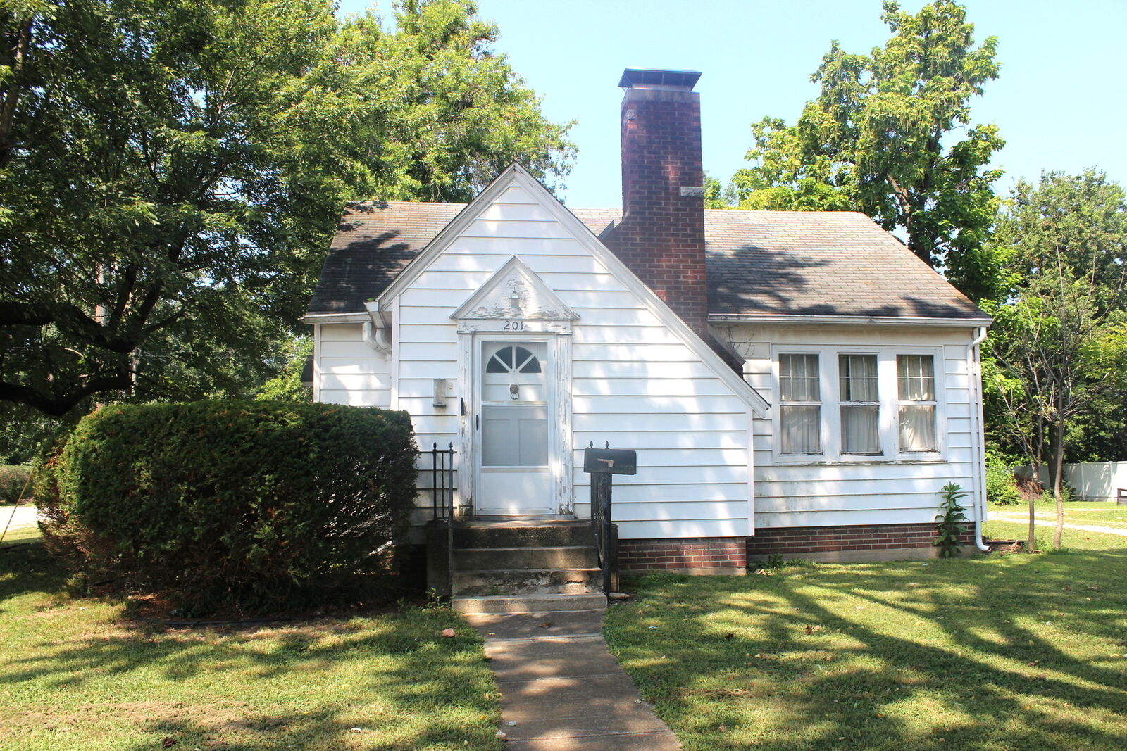 Property Photo:  201 N College Street  IL 62881 