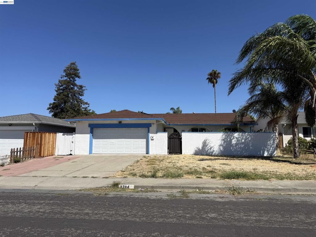 Property Photo:  2784 Entrada Cir  CA 94509 