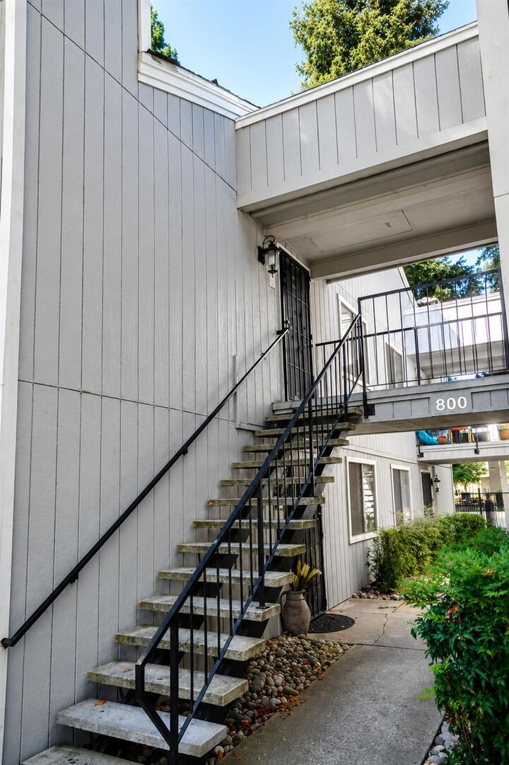 Property Photo: 800 Del Verde Circle 4 CA 95833