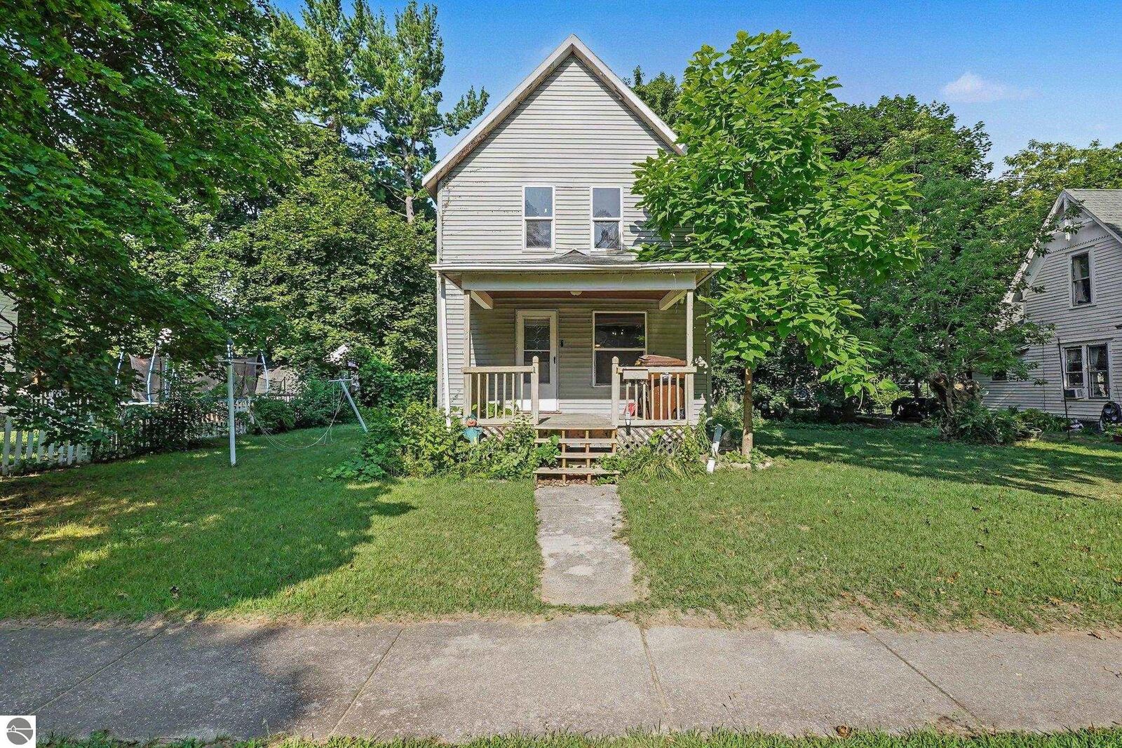 Property Photo:  512 S Kinney Avenue  MI 48858 