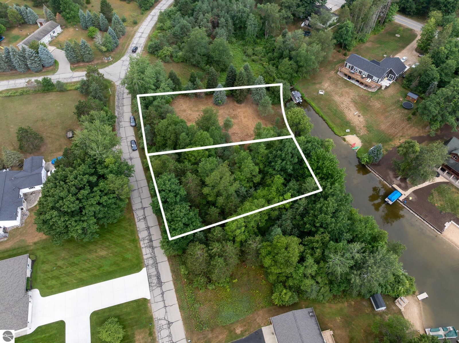 Property Photo:  1009 Cantabrian Drive  MI 48893 