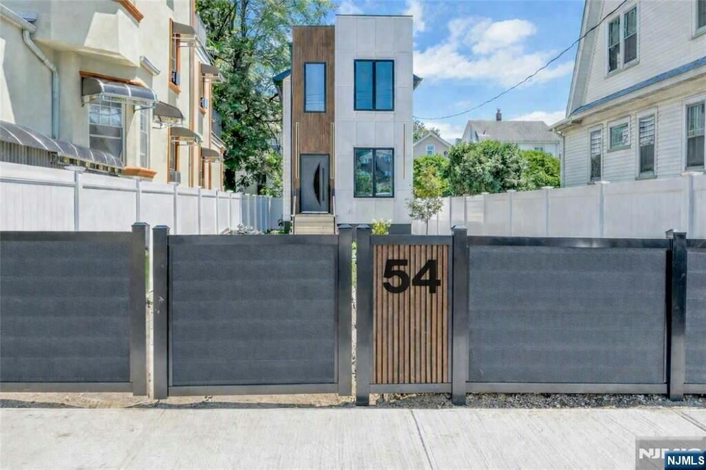 Property Photo:  54 Hamilton Avenue  NJ 07022 