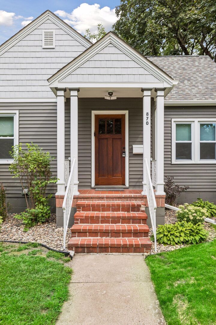 Property Photo:  870 22nd Avenue SE  MN 55414 