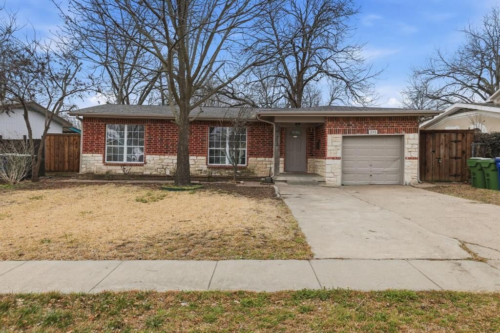 Property Photo: 202 E Linda Drive TX 75041