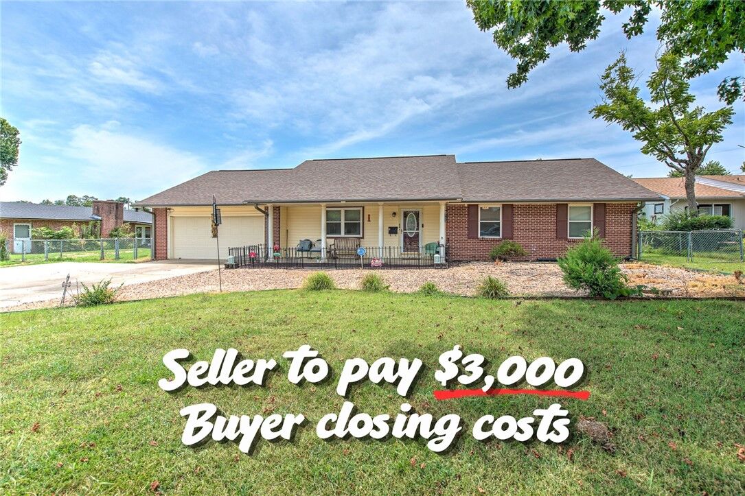 Property Photo:  1104 Pine Street  AR 72756 
