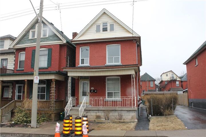 Property Photo:  58 St. Matthews Avenue 2  ON L8L 5P3 