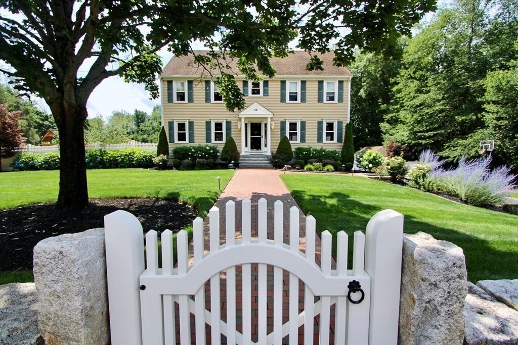 Property Photo:  10 Stoneybrook Drive  MA 02324 