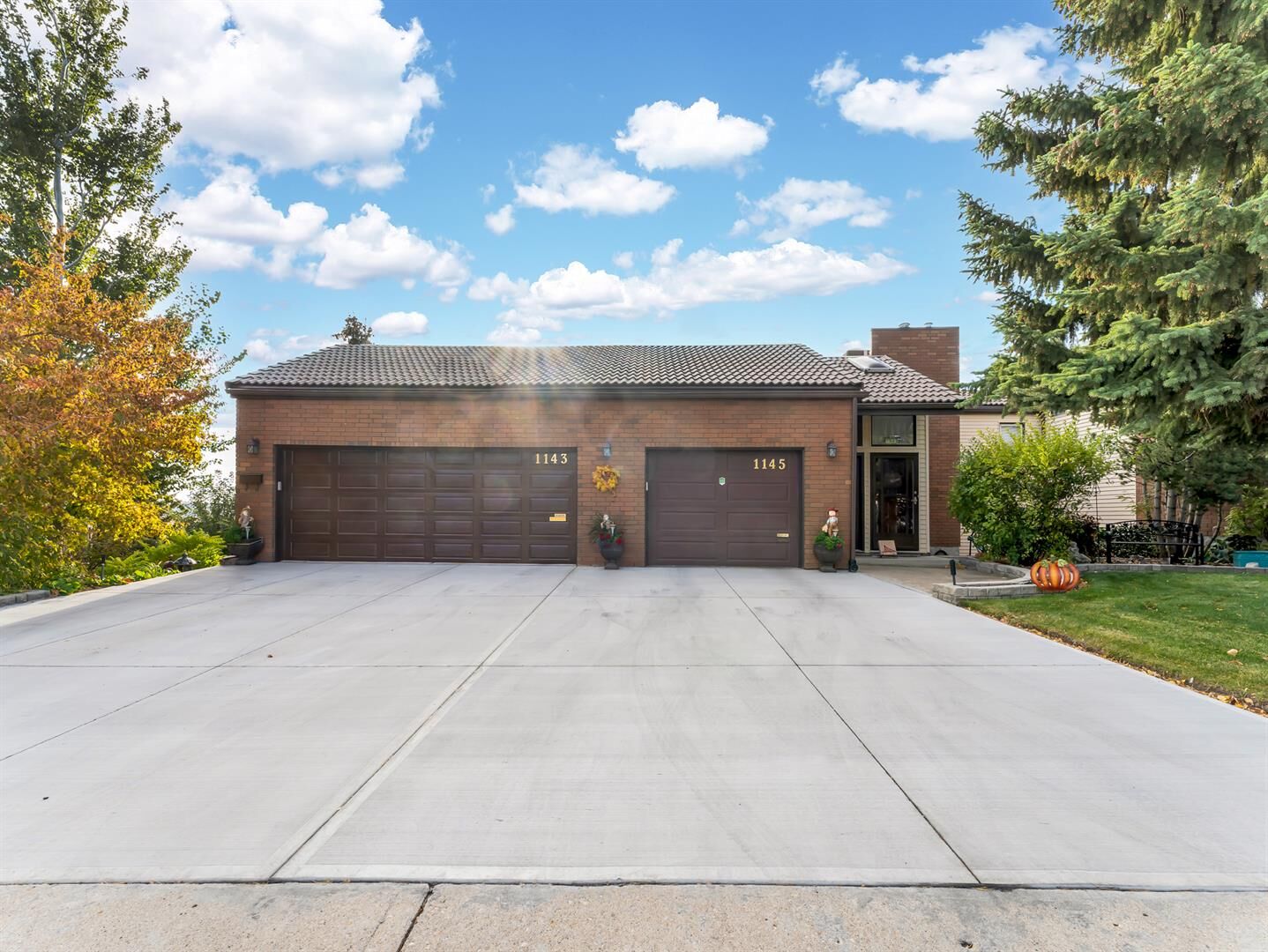 Property Photo:  1145 16 Street NE  AB T1C 1P7 