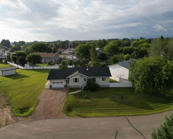 Property Photo: 10409 107 Street AB T0H 2H0