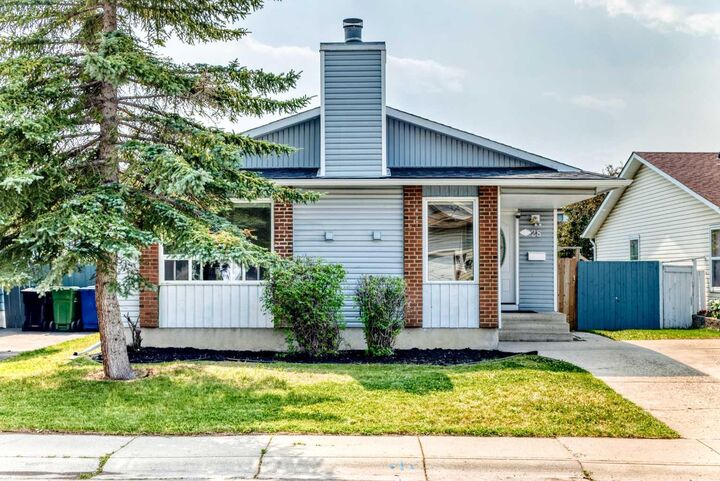 Property Photo:  28 Whiteram Close NE  AB T1Y 5X8 