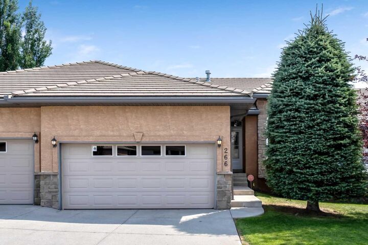 Property Photo:  266 Shannon Estates Terrace SW  AB T2Y 4C4 
