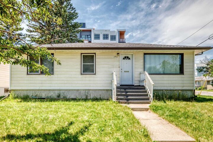 1701 32 Street SW — photo 1