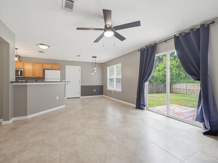 Property Photo: 5523 Berryhill Rd FL 32570