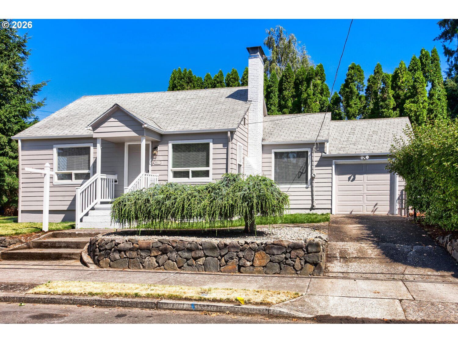 Property Photo:  8807 NE Sacramento St  OR 97220 