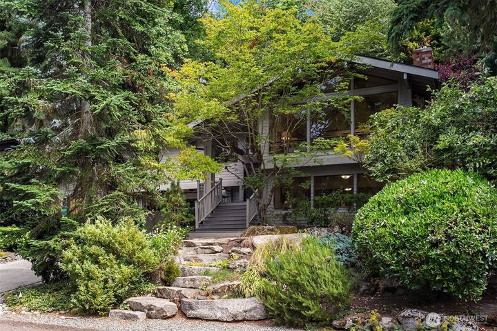 Property Photo:  6560  81st Avenue SE  WA 98040 