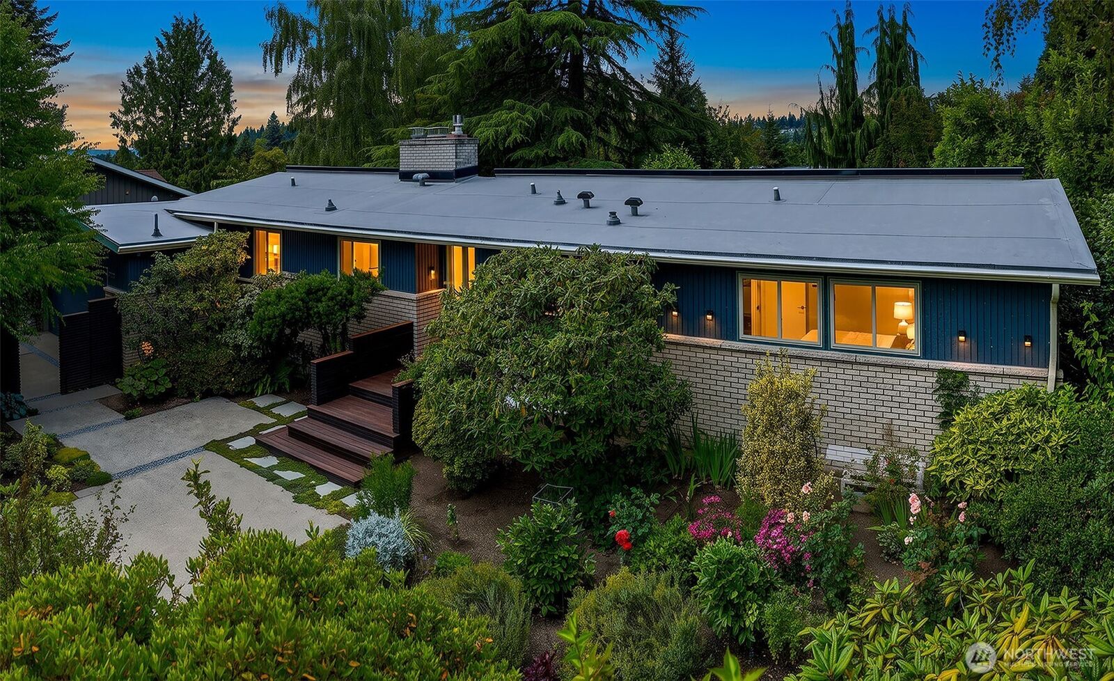 Property Photo:  250 SW 176th Place  WA 98166 