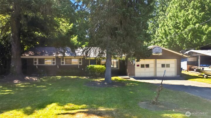 Property Photo: 3327 NE 190th Street WA 98155