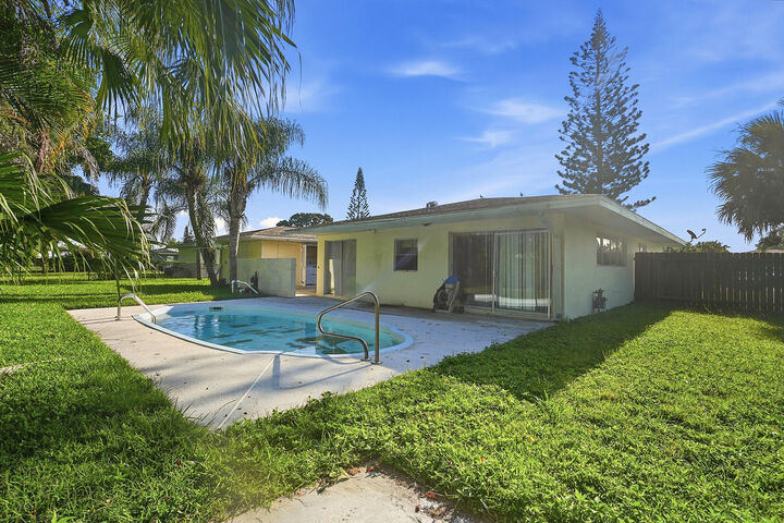 Property Photo:  854 SE Tierra Court  FL 34983 