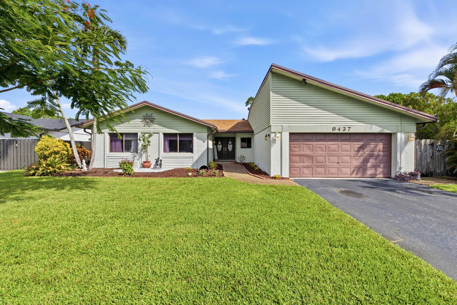 Property Photo:  9437 NW 46th Court  FL 33351 