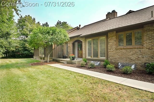 Property Photo: 23930 Greenglen Court MI 48025
