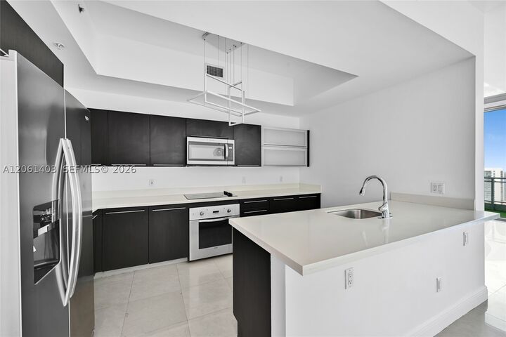 Property Photo: 90 SW 3rd St Ph-17 FL 33130