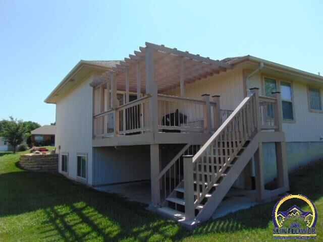 Property Photo:  919 SW Woodbridge Pl  KS 66606 